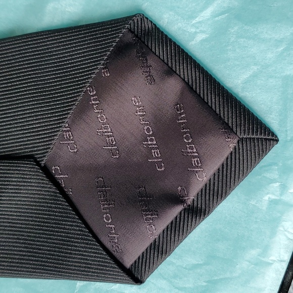 Liz Claiborne - Classic silk black tie. Only worn once for Halloween. - Picture 4 of 4